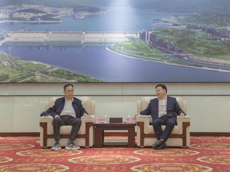 冯峻林率队拜访三峡集团云南能源投资有限公司党委书记董事长周成